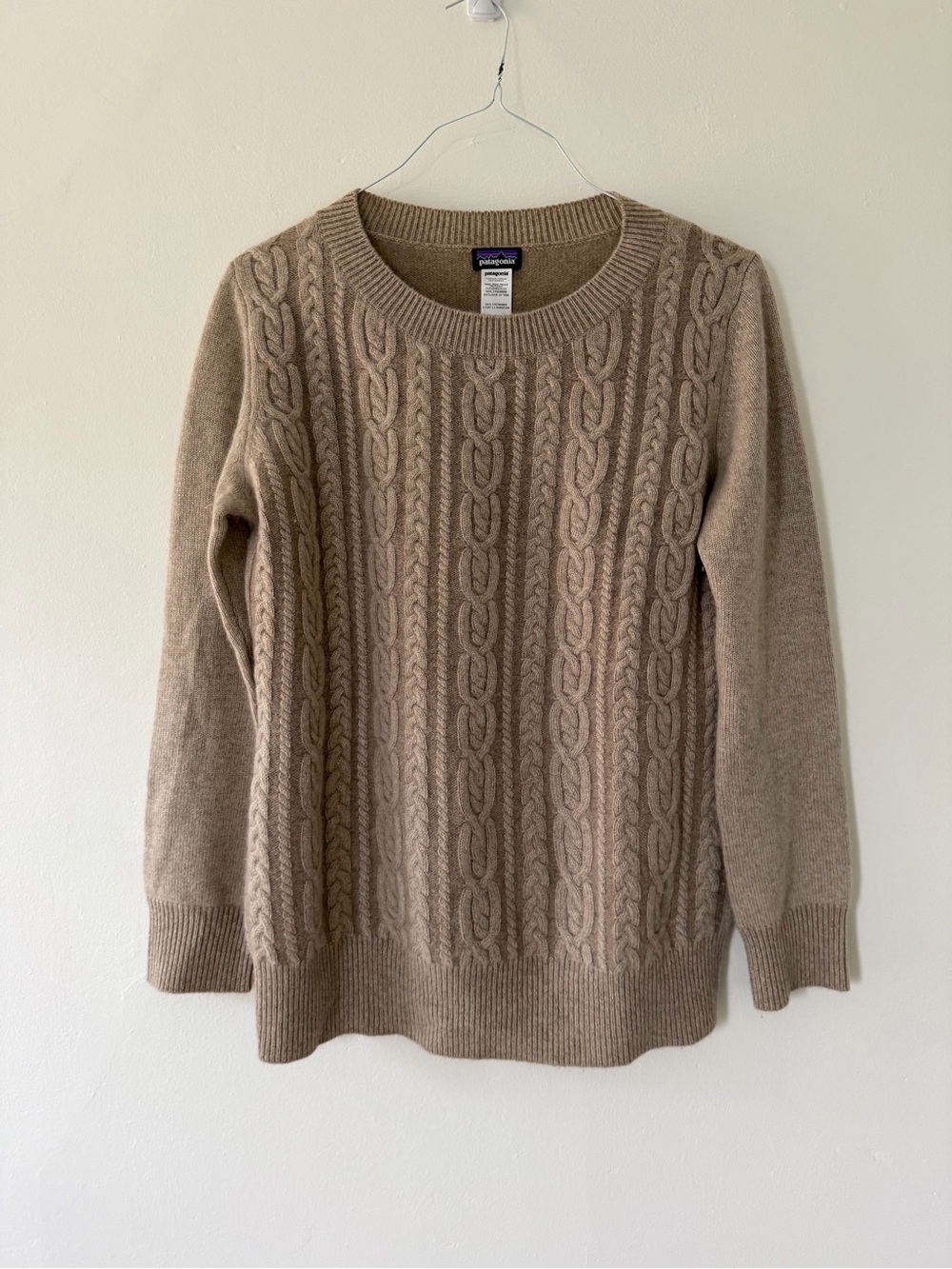 Patagonia W’s 100% Cashmere Crew Pullover Sweater in Taupe Tan Size Medium